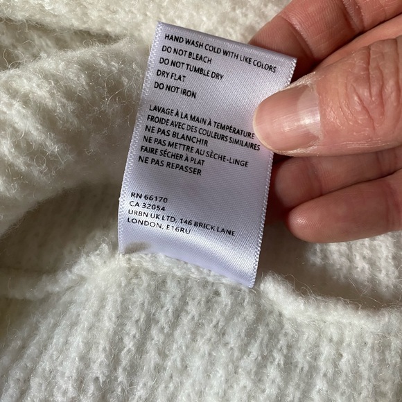 NWT Off-White Knit Twisted front infinity wrap, shawl, scarf Maeve Anthropologie - Picture 5 of 7